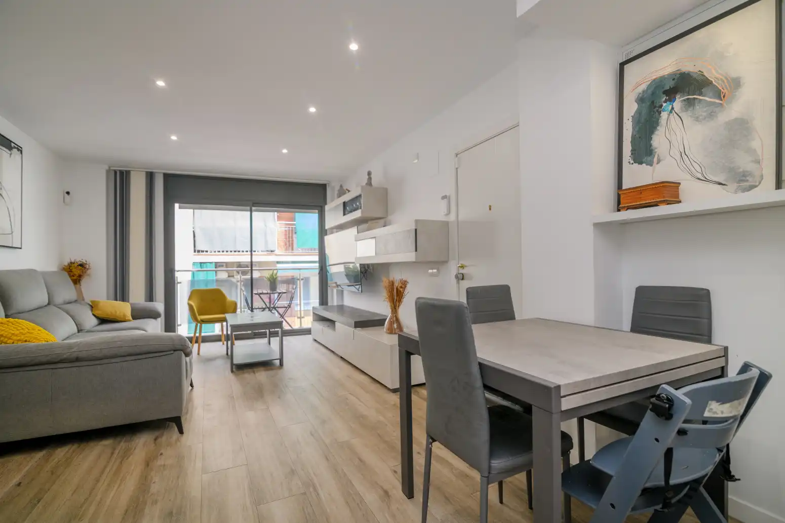 Sala d'estar de Pis en venda en Cornellà de Llobregat amb Aire condicionat, Calefacció i Terrassa