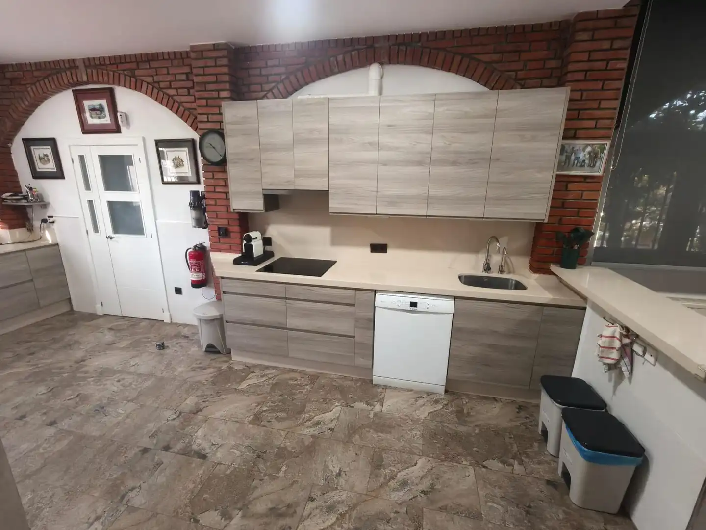 Cuina de Casa o xalet en venda en Chiclana de la Frontera amb Aire condicionat, Jardí privat i Traster