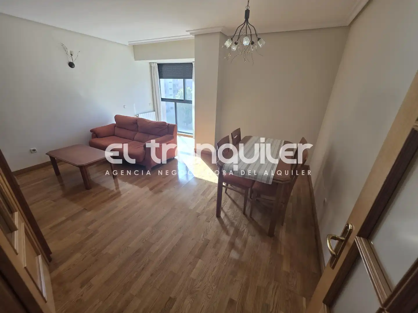 Living room of Flat for rent in Madrid  with Air Conditioner, Parquet flooring and Swimming Pool