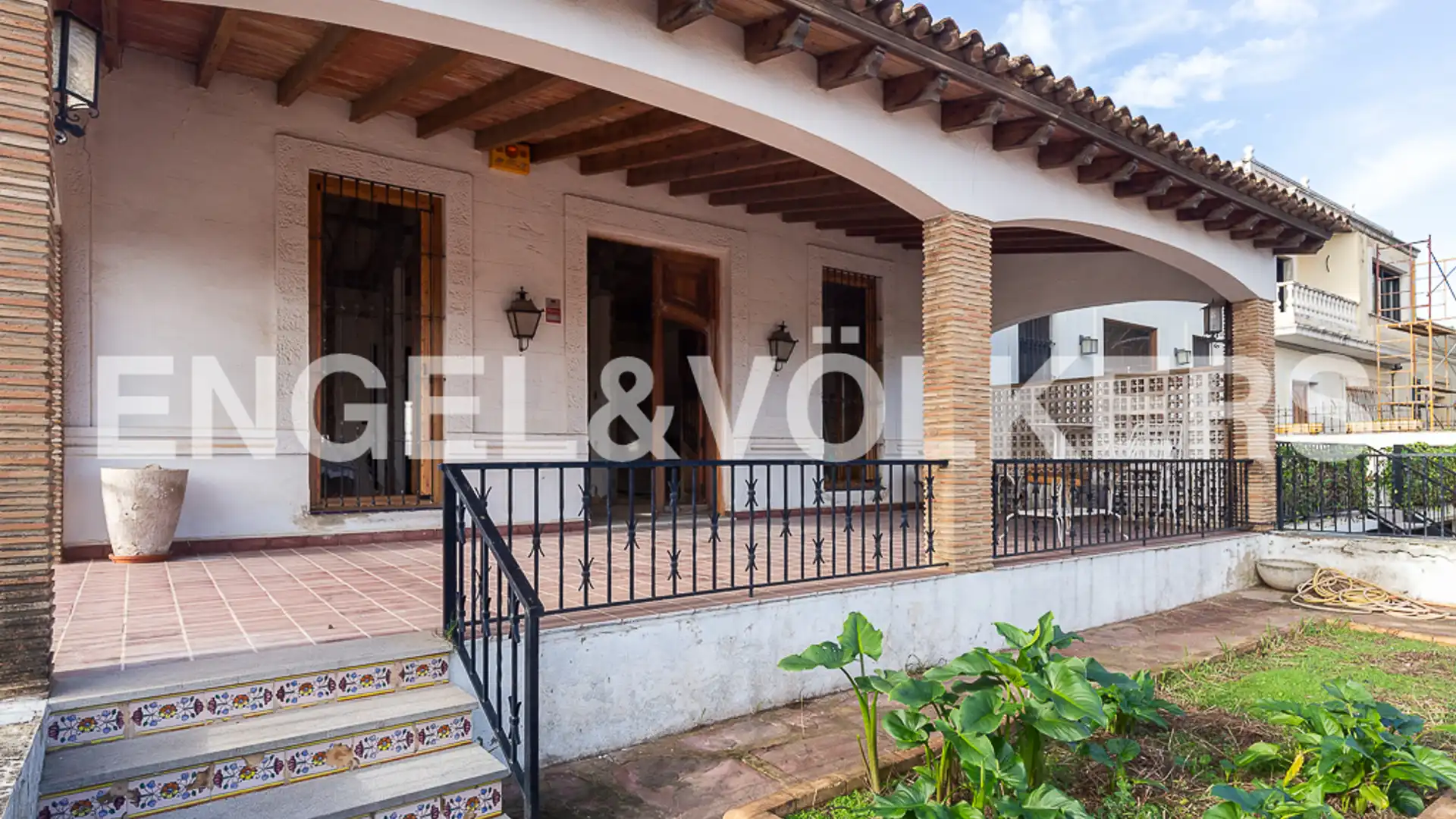 Vista exterior de Casa o xalet en venda en Godella amb Calefacció, Jardí privat i Terrassa