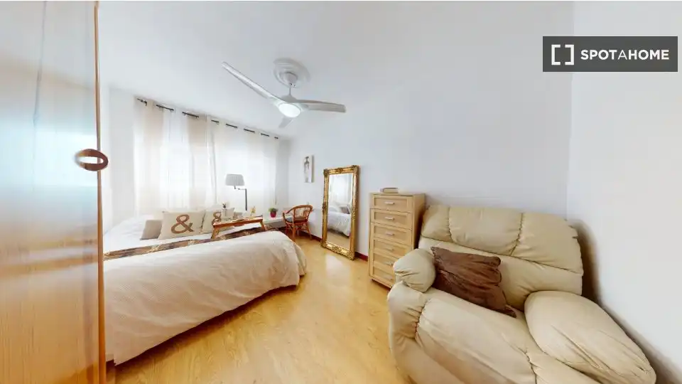 Dormitori de Apartament per a compartir en Madrid amb Aire condicionat, Calefacció i Terrassa