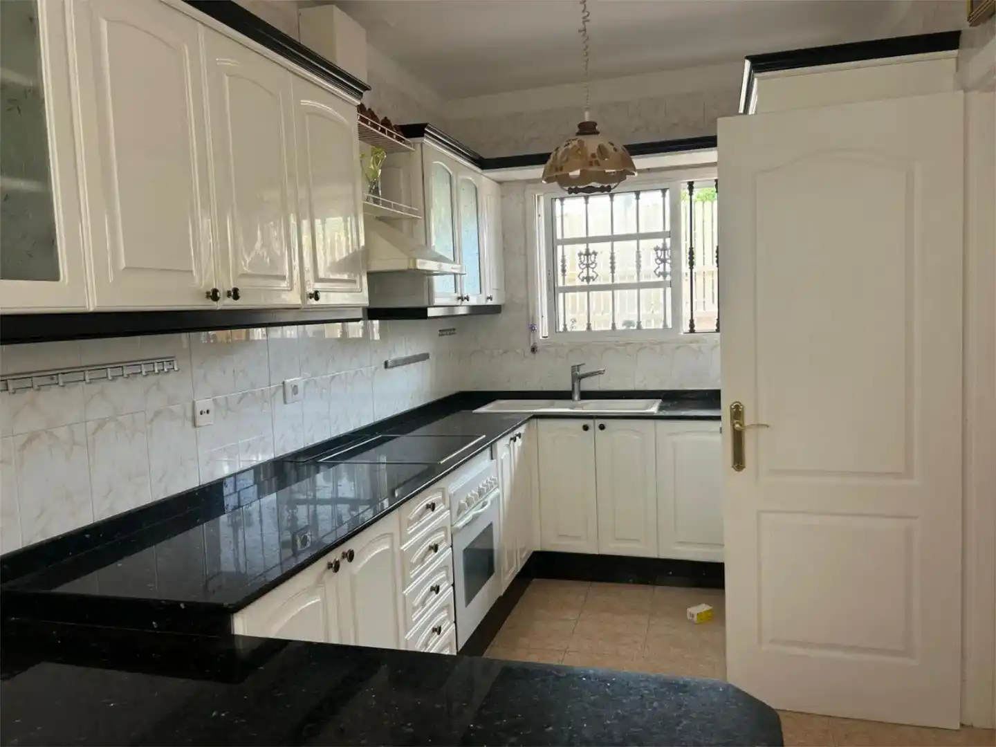 Küche von Maisonette zum Verkauf in Telde mit Abstellraum, Ofen und Balkon