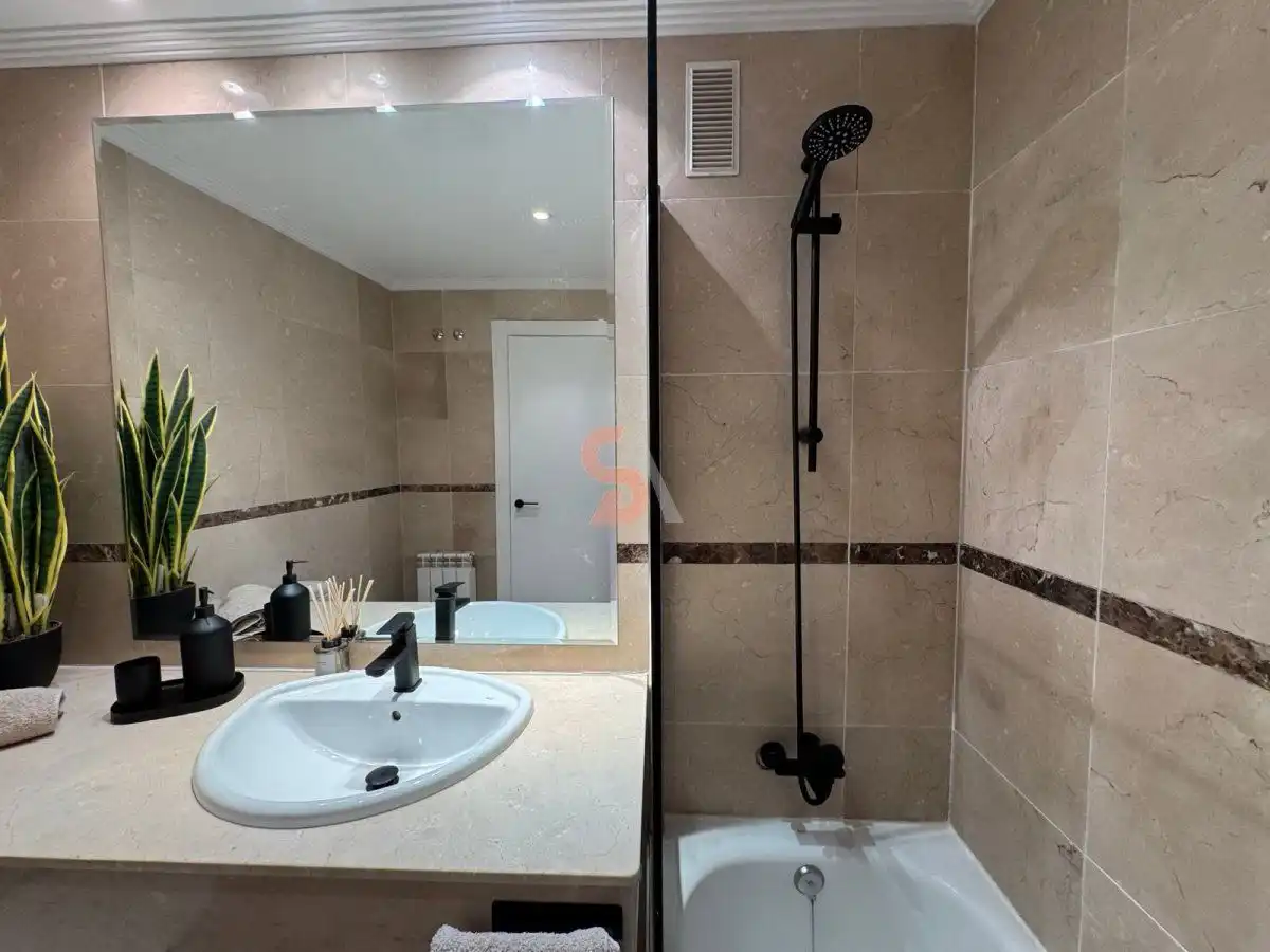 Badezimmer von Wohnung zur Miete in Valladolid mit Heizung, Möbliert und Gemeinschaftspool