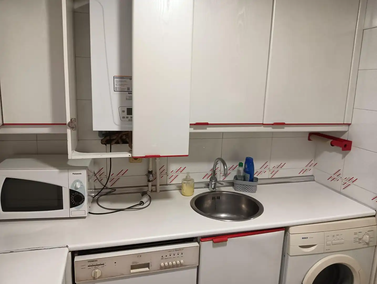 Cocina de Piso en venta en Las Rozas de Madrid con Calefacción, Jardín privado y Piscina comunitaria