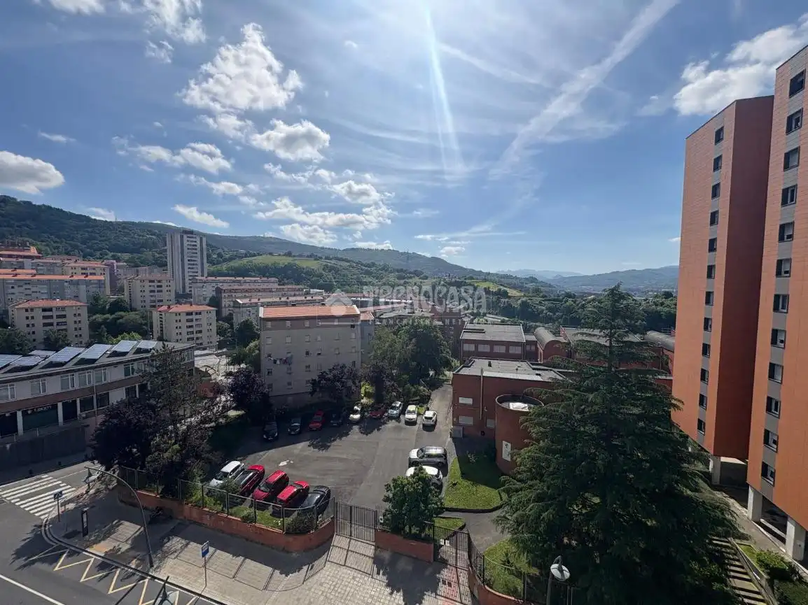 Vista exterior de Piso en venta en Bilbao  con Calefacción