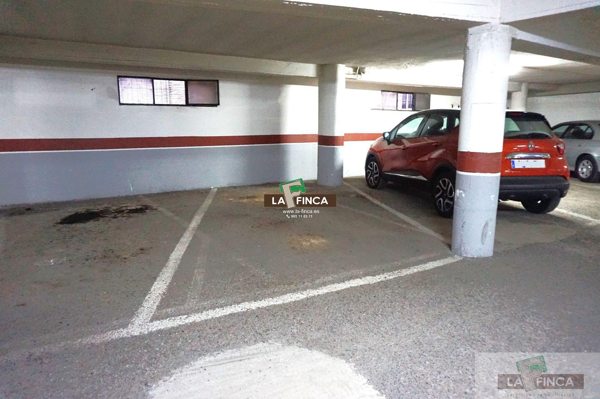Garage for sale in Milán - Pumarín