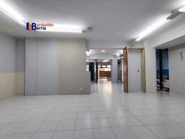 Local comercial en Venta en Vicente Blasco Ibañez Kalea, 32 en Txabarri - La Unión - Vista Alegre