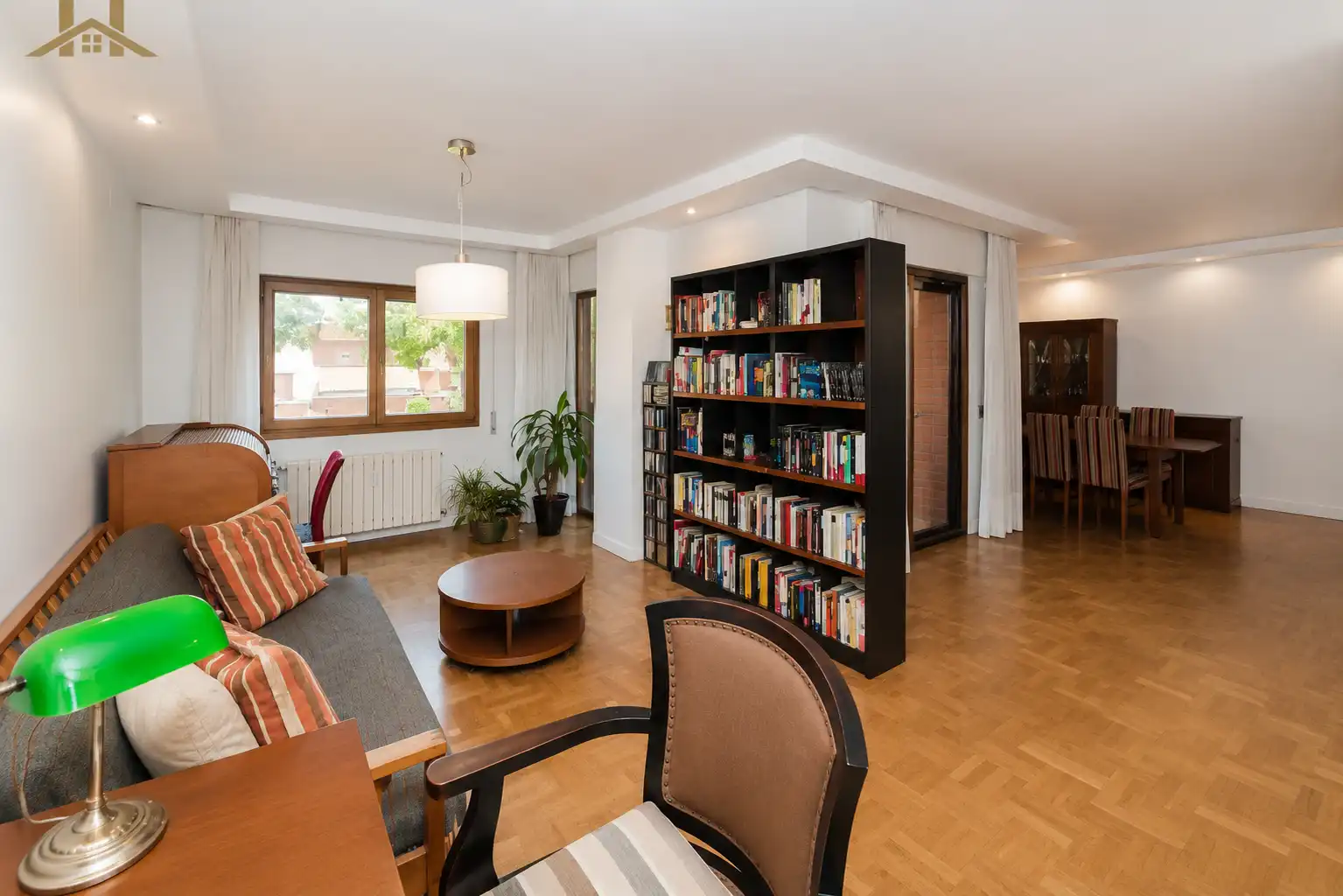 Sala de estar de Piso en venta en Pozuelo de Alarcón con Aire acondicionado, Calefacción y Jardín privado