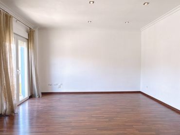 Apartment with balcony for sale in Centro