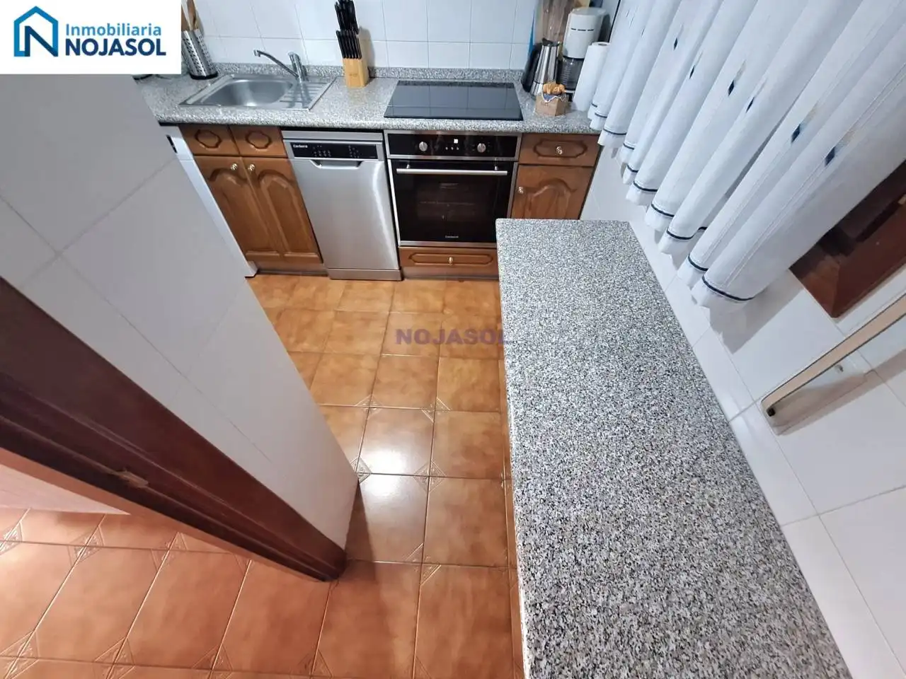 Cuina de Dúplex de lloguer en Noja amb Calefacció, Terrassa i Moblat