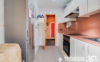 Kitchen of Flat for sale in Sant Adrià de Besòs  with Air Conditioner, Heating and Oven