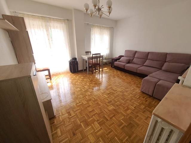 Piso en Alquiler en Calle de Esteban García Chico en San Pablo - San Nicolás