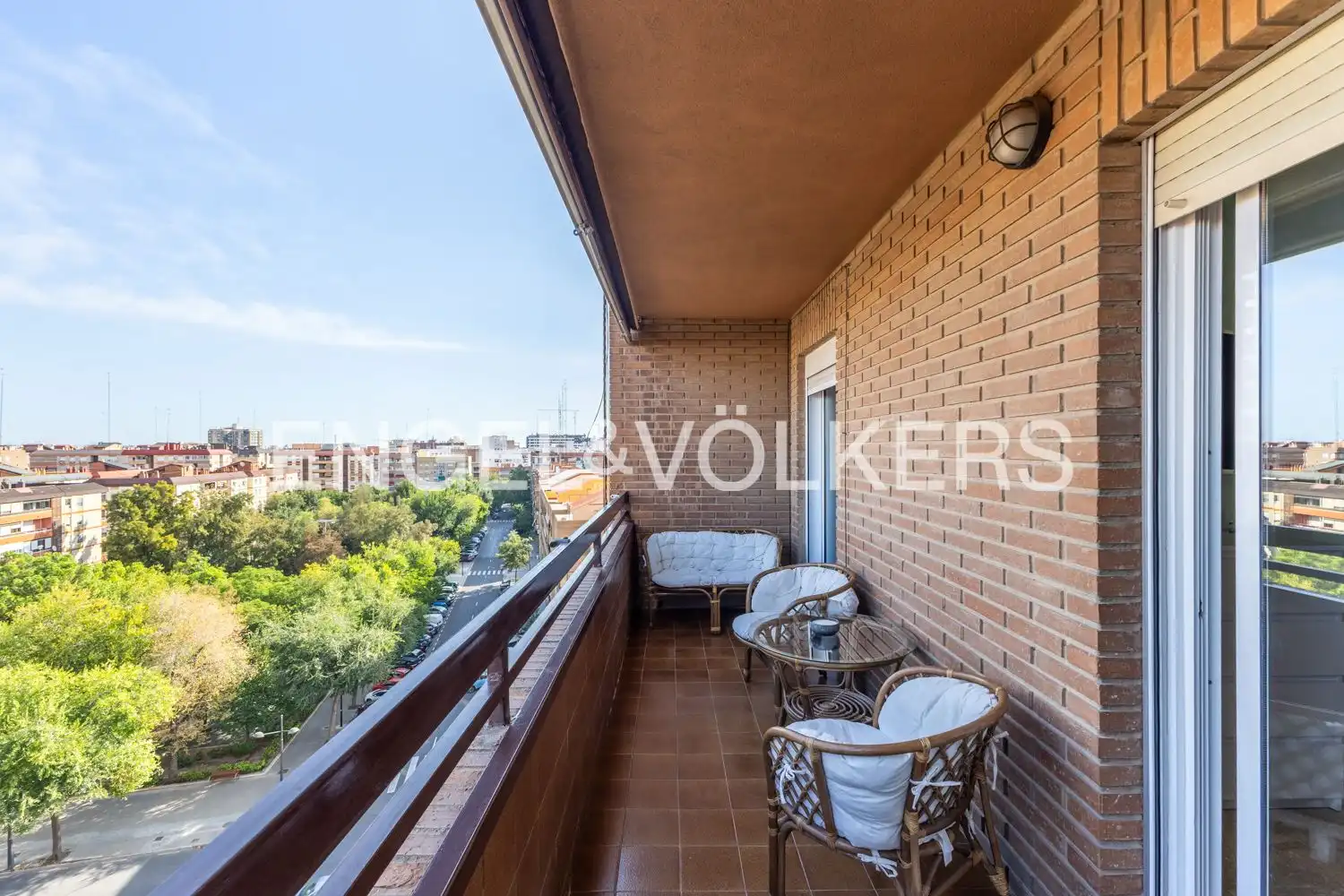 Flat with terrace for sale in Campanar