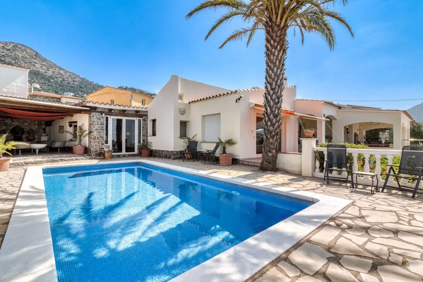 Vista exterior de Casa o xalet en venda en Roses amb Aire condicionat, Calefacció i Jardí privat