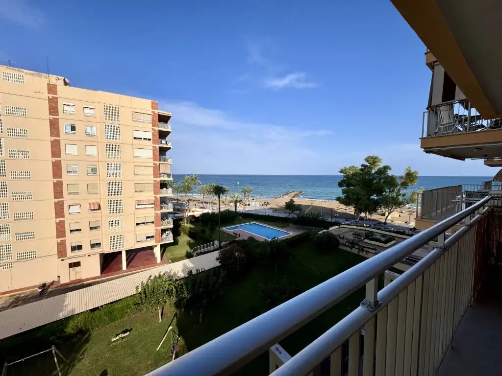 Habitación de Apartamento de alquiler en Benicasim / Benicàssim con Terraza, Amueblado y Horno