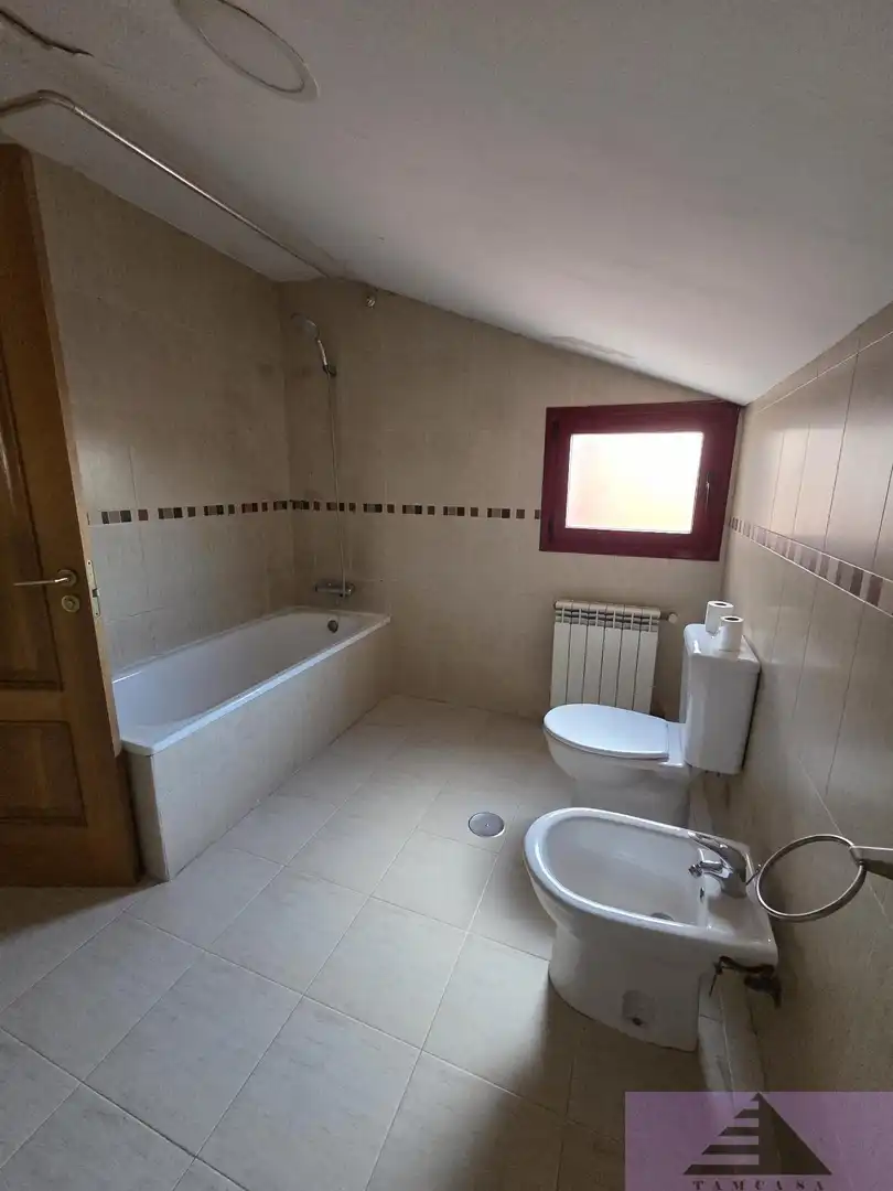 Badezimmer von Dachboden zum Verkauf in Seseña mit Heizung, Terrasse und Abstellraum
