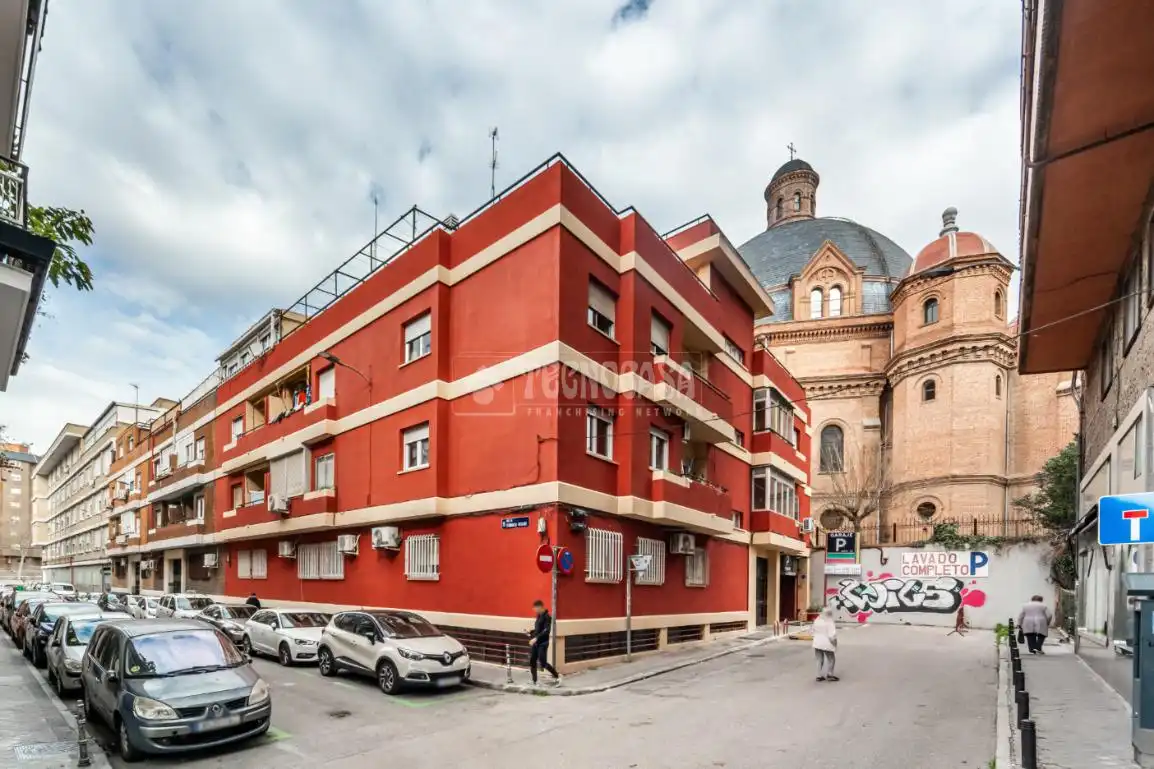 Vista exterior de Pis en venda en Madrid amb Calefacció i Balcó