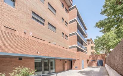 Exterior view of Flat for sale in Sant Cugat del Vallès  with Air Conditioner, Terrace and Swimming Pool