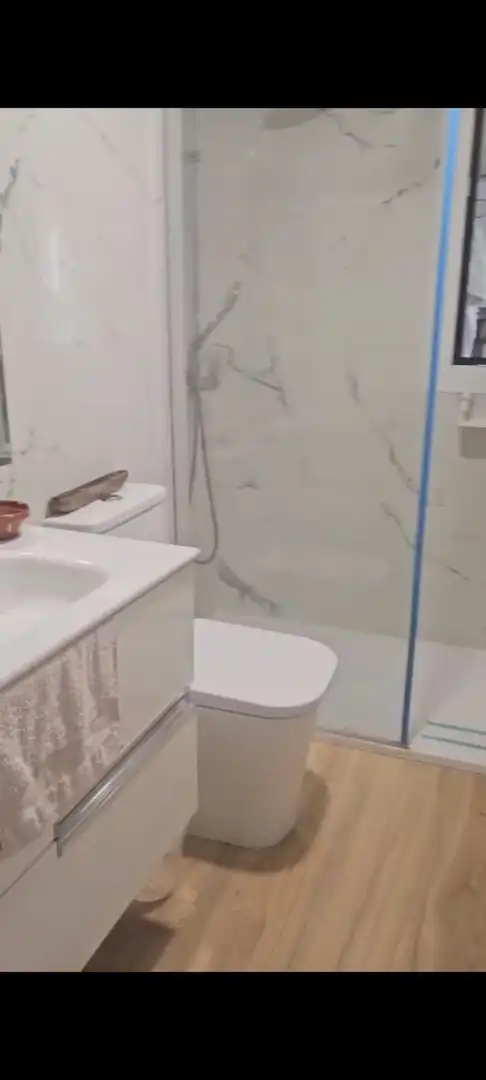 Bany de Apartament per a compartir en Collado Villalba amb Moblat, Microones i Balcó