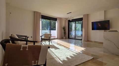 Foto 2 von Erdgeschoss zur Miete in Lomas de Marbella Club, Marbella