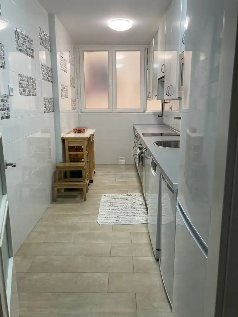 Cuina de Pis de lloguer en Cádiz amb Aire condicionat, Calefacció i Moblat