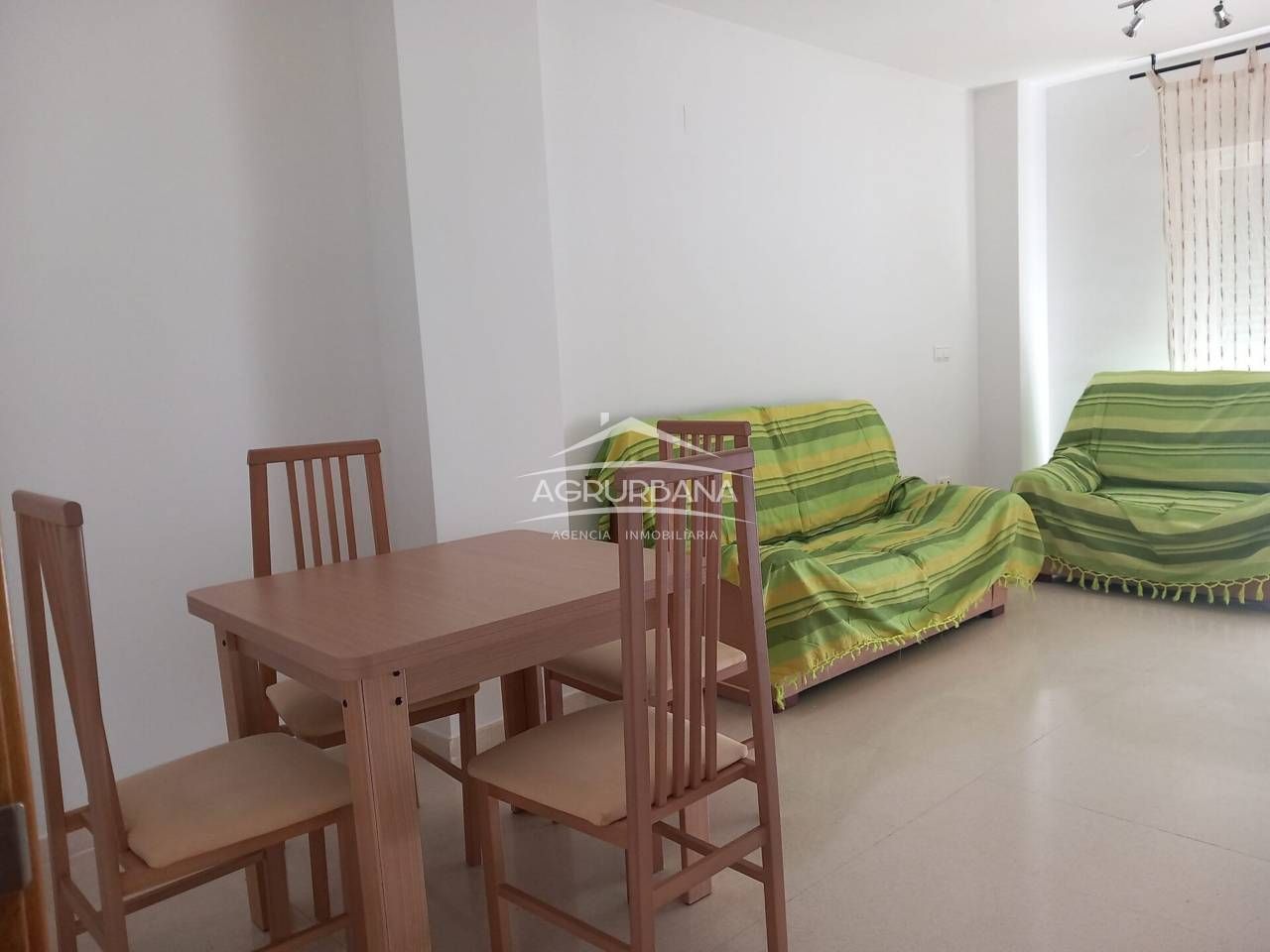 Sala d'estar de Pis en venda en Motril amb Aire condicionat, Traster i Moblat