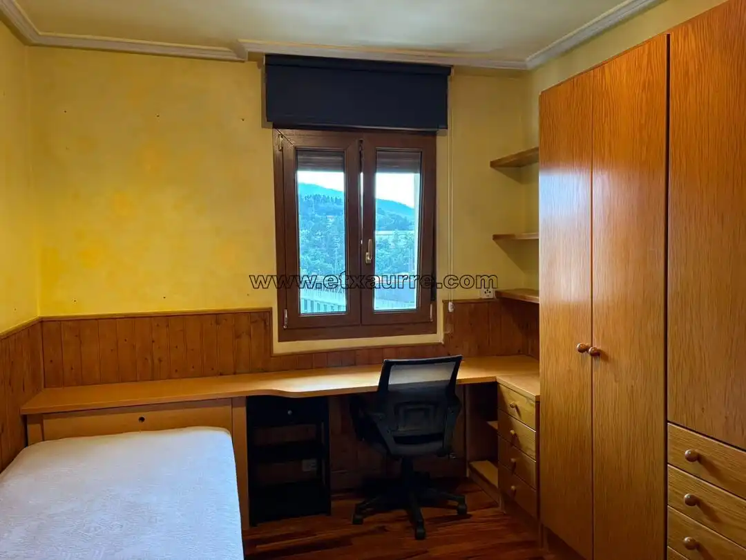 Habitación de Piso en venta en Laudio / Llodio con Calefacción y Balcón