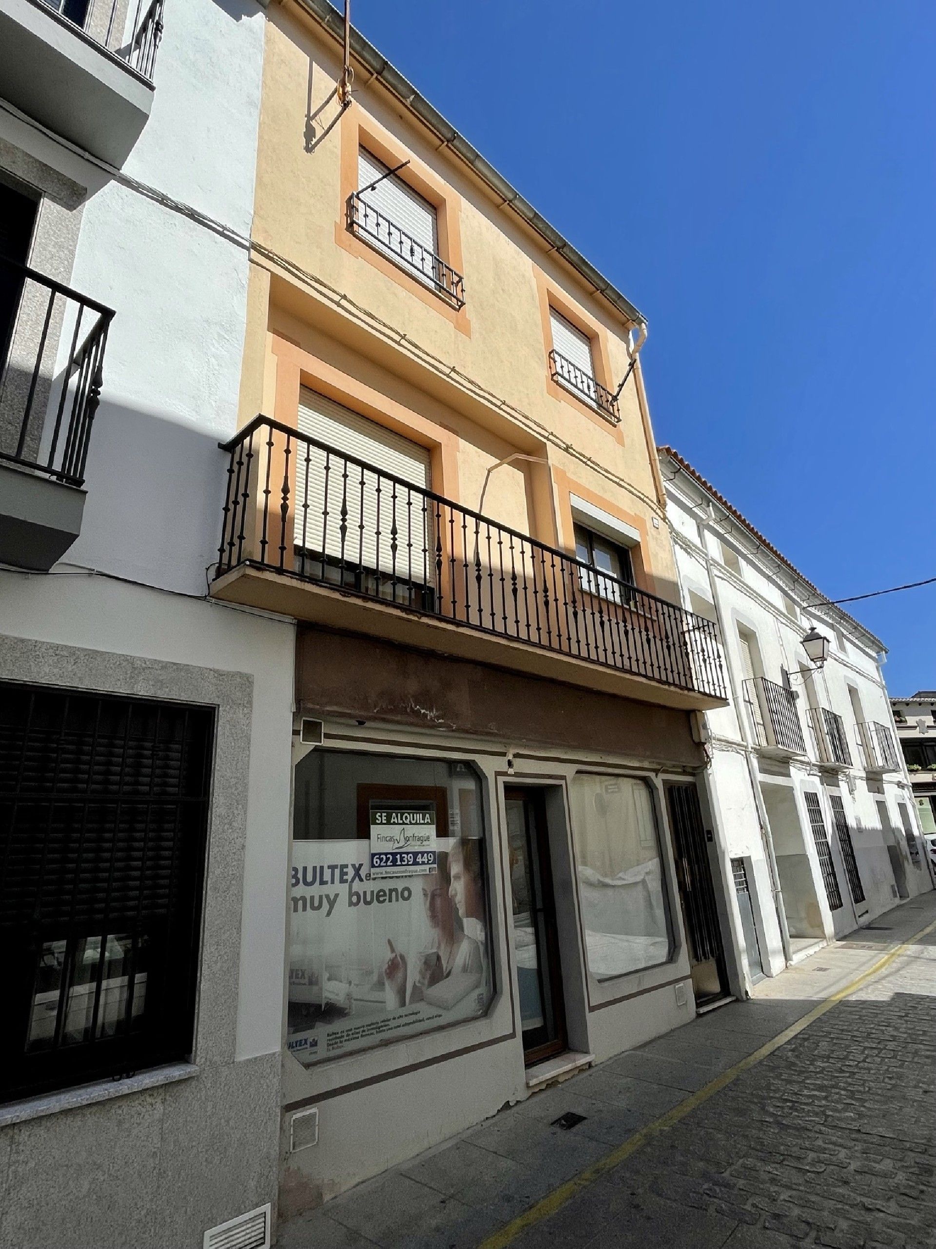 Exterior view of Building for sale in Malpartida de Plasencia