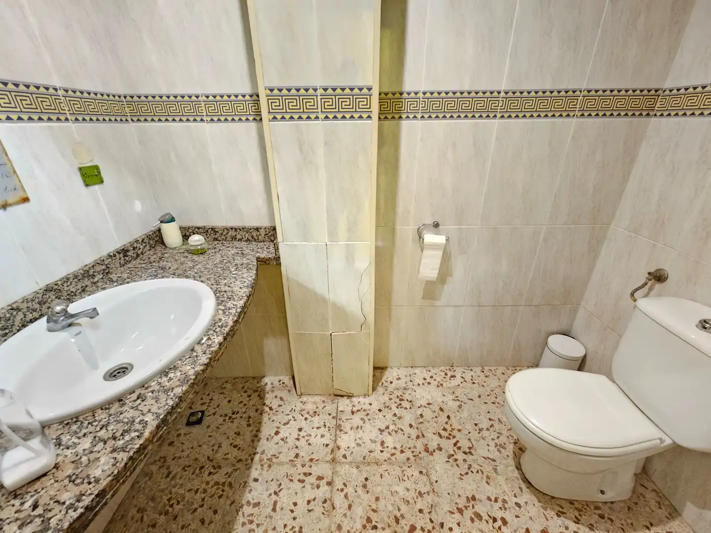 Bany de Local en venda en Tarragona amb Aire condicionat, Terrassa i Moblat