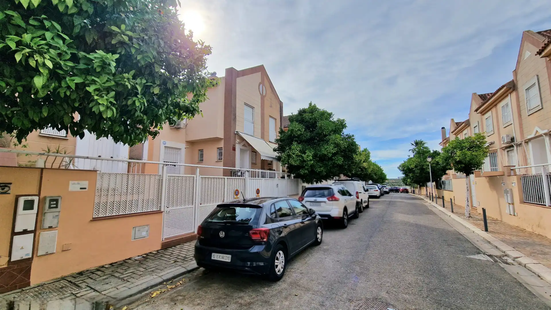 Vista exterior de Casa adosada en venta en Mairena del Aljarafe con Aire acondicionado