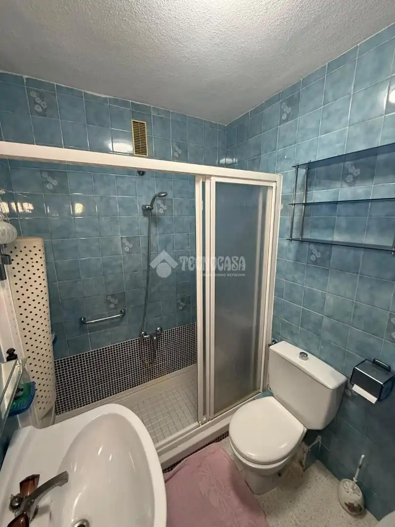 Baño de Piso en venta en Fuenlabrada con Calefacción, Terraza y Amueblado