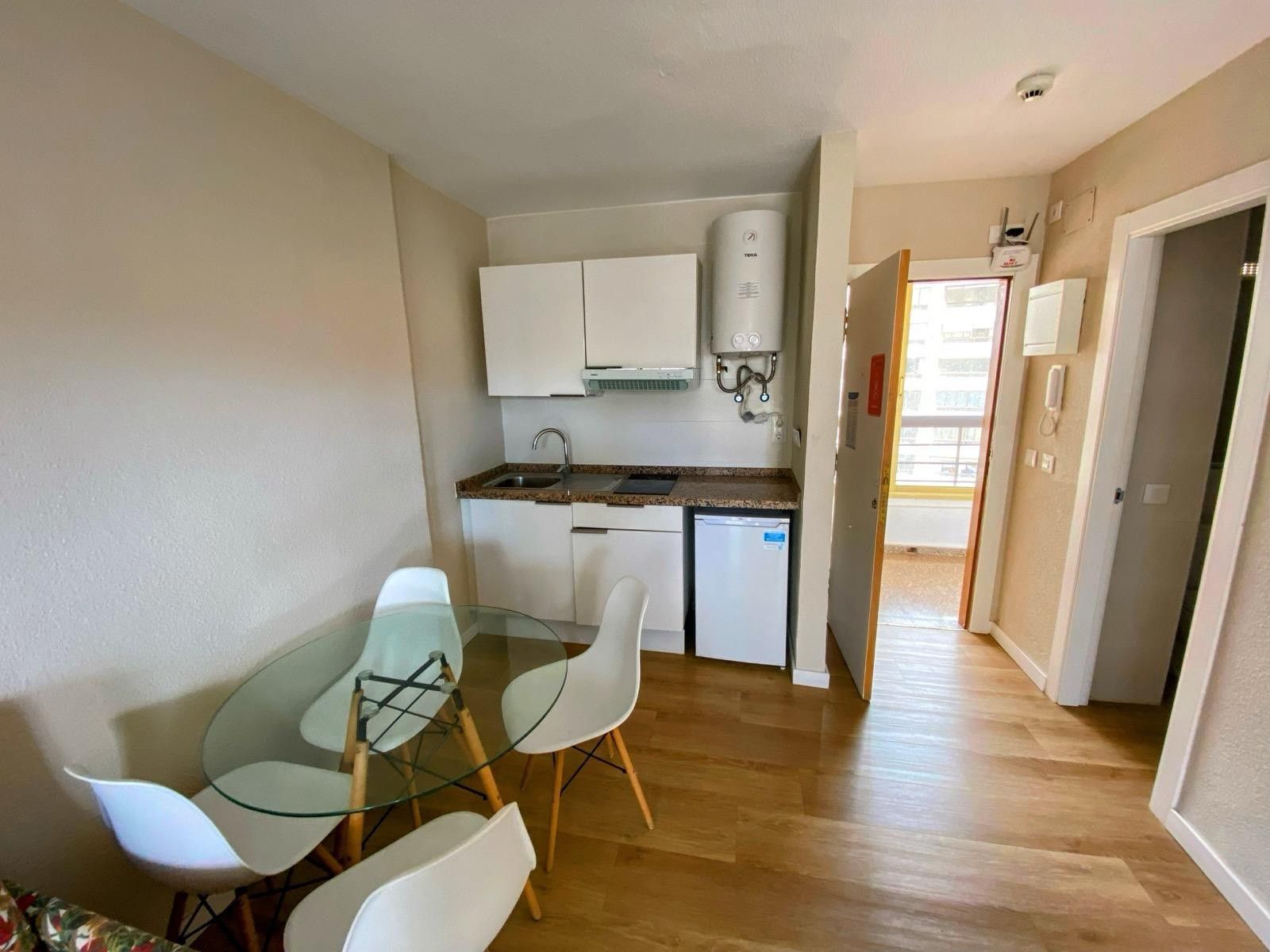 Cuina de Apartament en venda en Benidorm amb Aire condicionat, Calefacció i Jardí privat