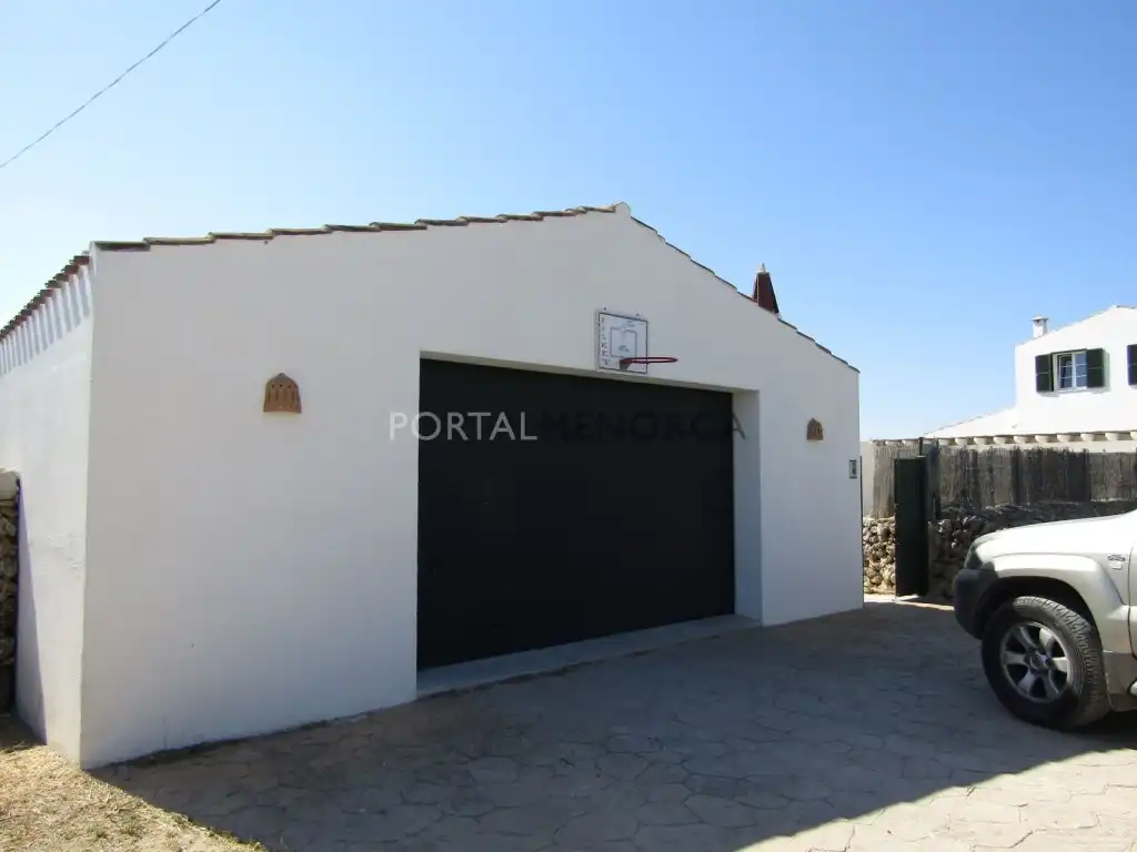 Vista exterior de Finca rústica en venda en Maó - Mahón amb Calefacció i Piscina