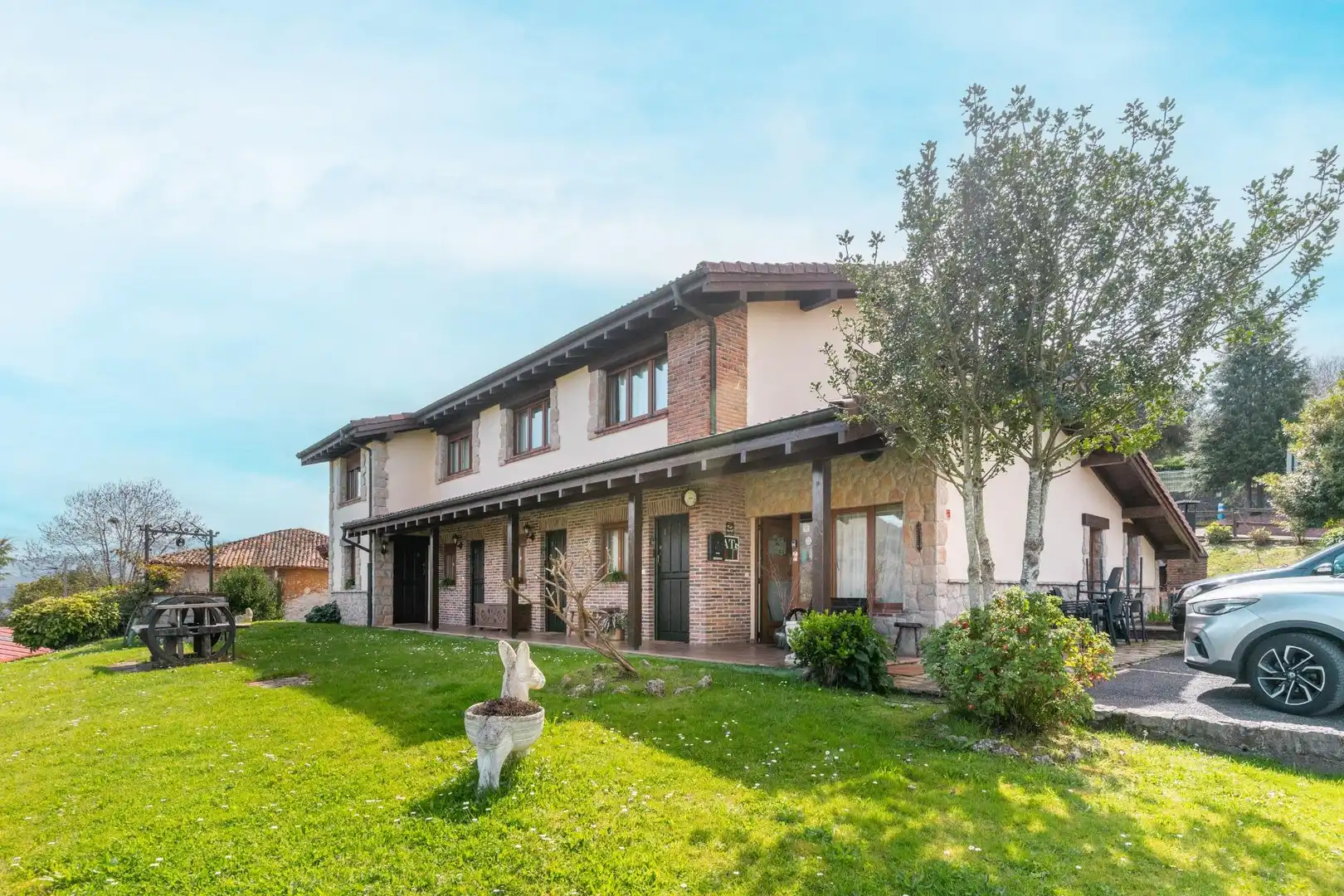 Buildings for sale in Lugar Parres, Parres