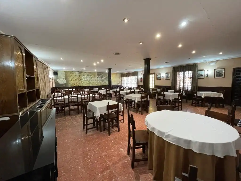 Edificio en venta en Madrigal de las Altas Torres