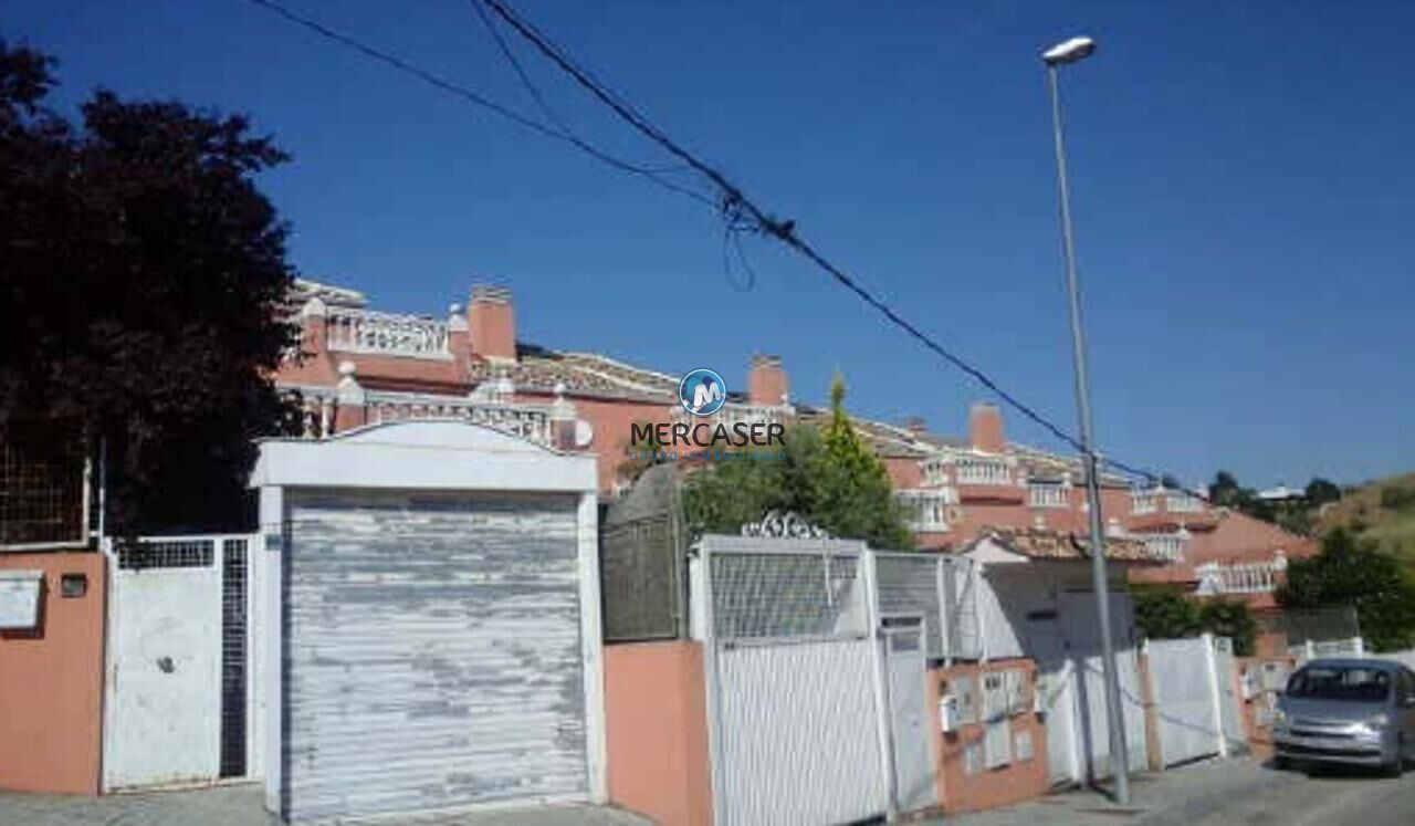 Vista exterior de Casa adosada en venda en Paracuellos de Jarama amb Jardí privat i Terrassa