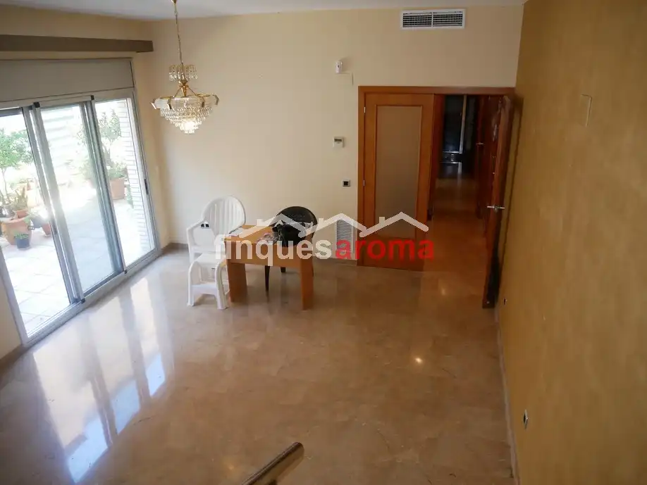 Maisonette zum Verkauf in Tarragona mit Klimaanlage, Heizung und Ofen