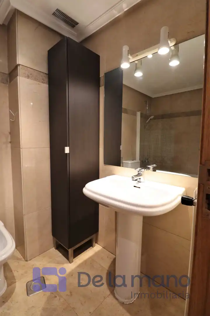 Baño de Piso de alquiler en Madrid con Calefacción y Parquet
