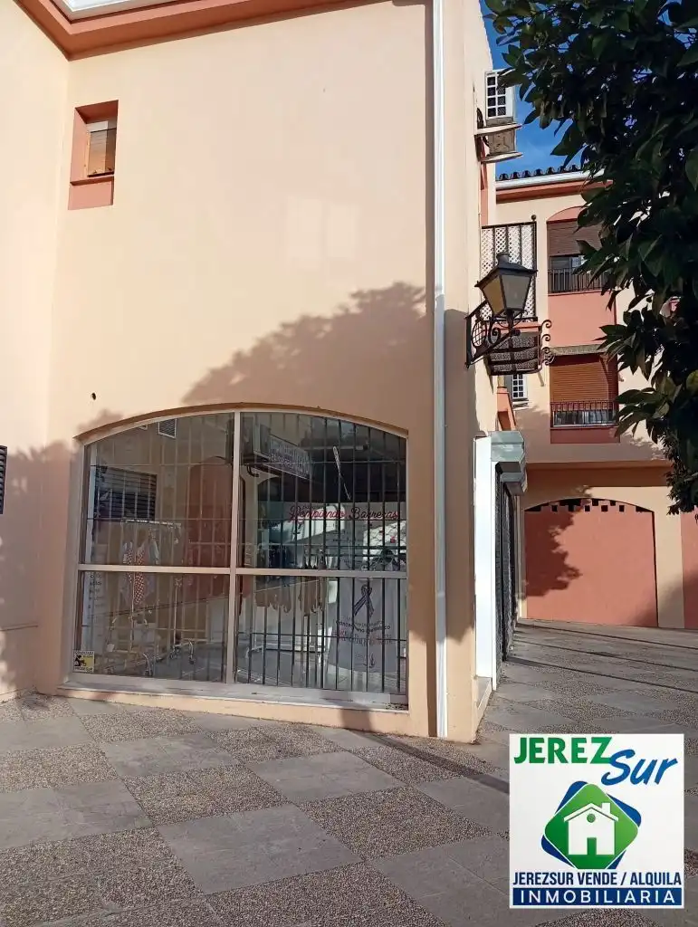 Vista exterior de Local en venda en Jerez de la Frontera