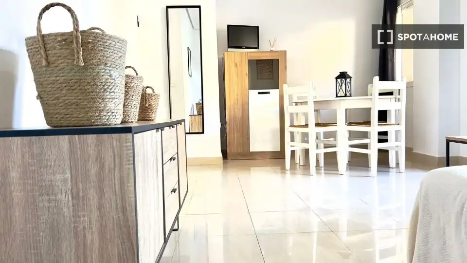 Habitació a Les Bovetes - La Felicidad