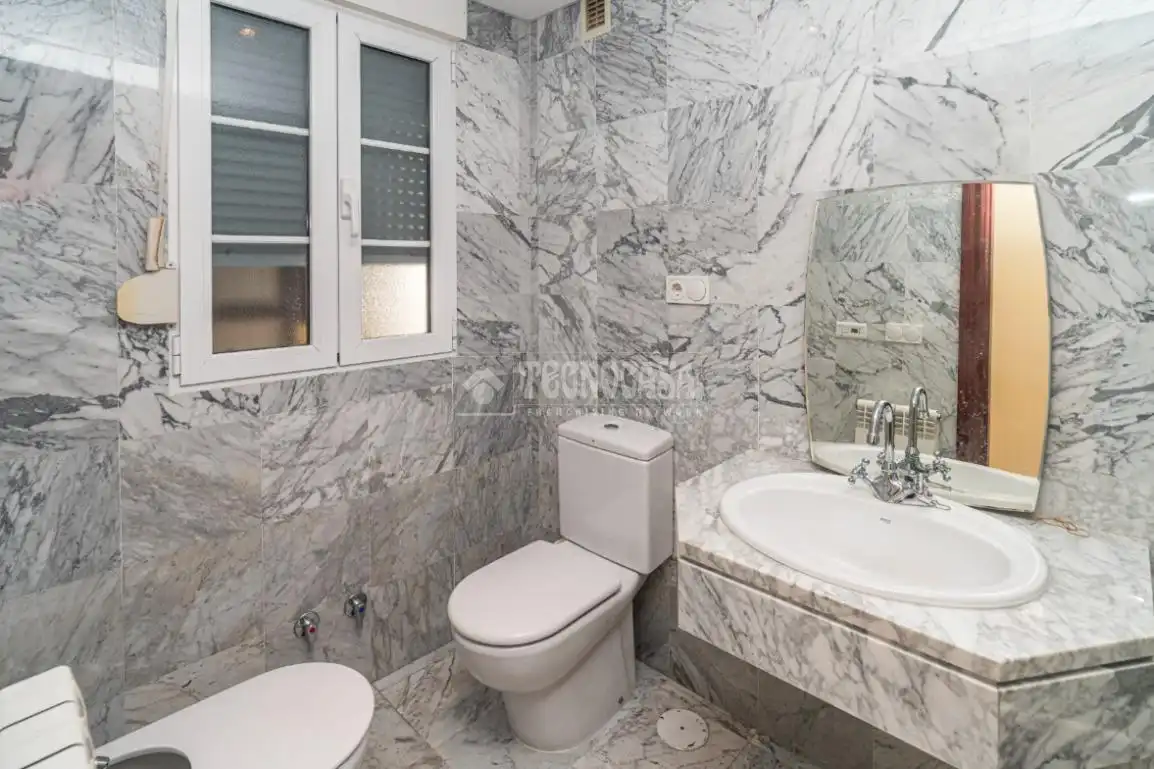 Baño de Piso en venta en Linares con Calefacción