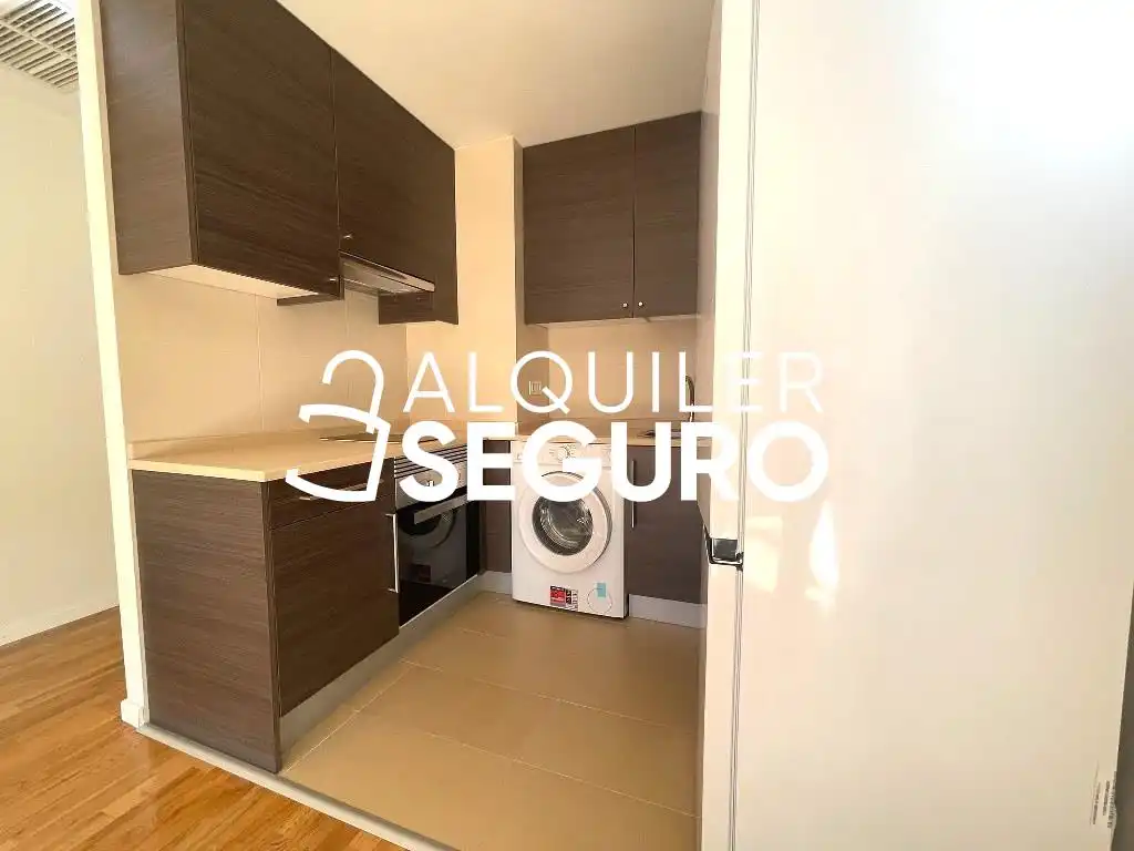 Habitación de Piso de alquiler en Madrid con Aire acondicionado, Calefacción y Trastero