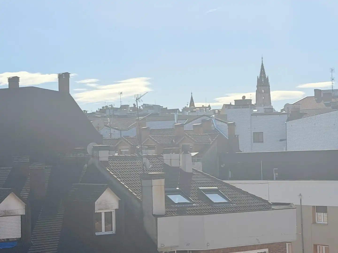 Vista exterior de Pis en venda en Oviedo  amb Calefacció