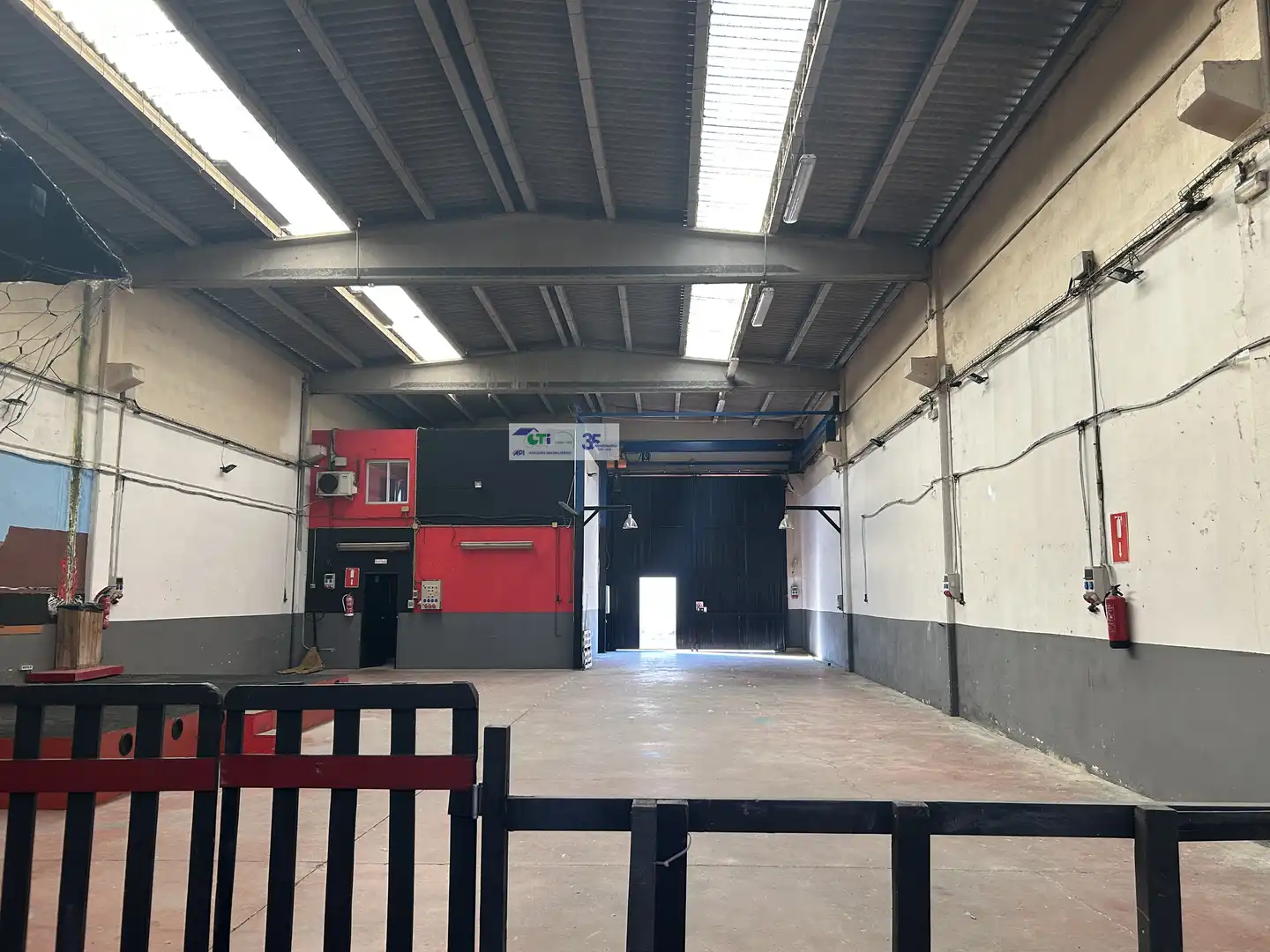 Nau industrial en venda a C / BUENOS AIRES, La Muela