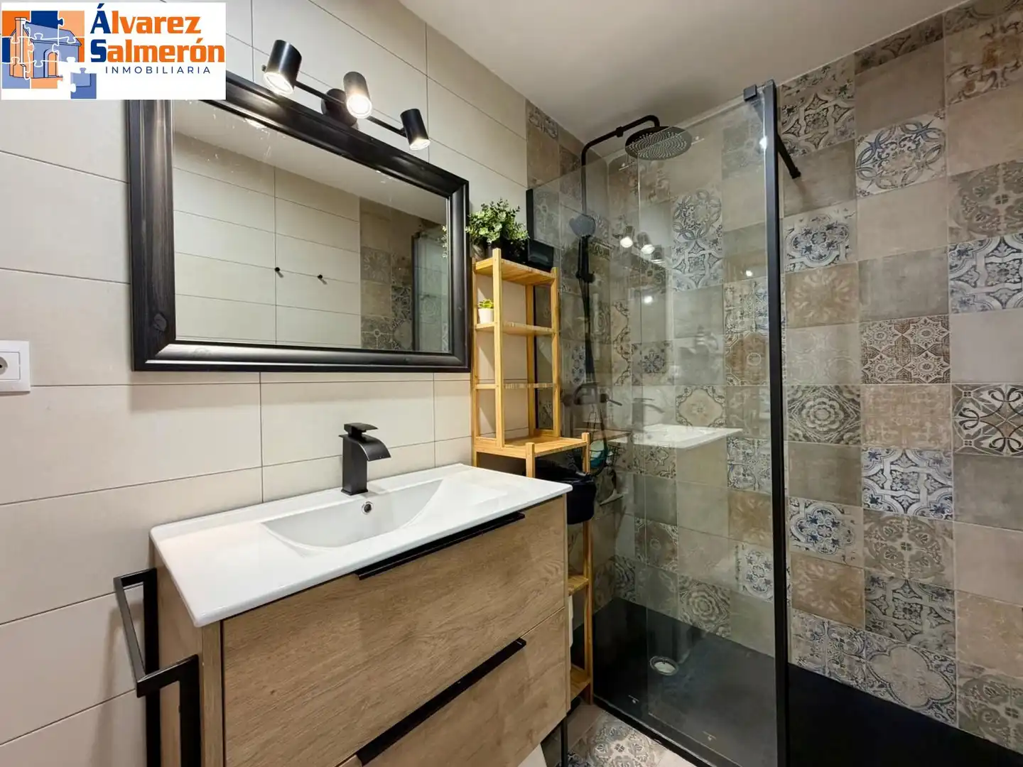 Baño de Piso en venta en Granada con Aire acondicionado, Parquet y Balcón