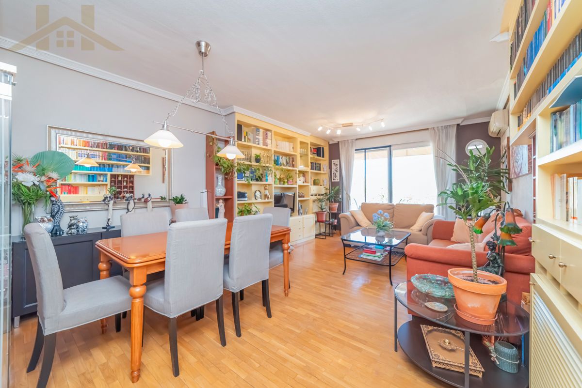 Living room of Flat for sale in Boadilla del Monte  with Air Conditioner, Heating and Parquet flooring