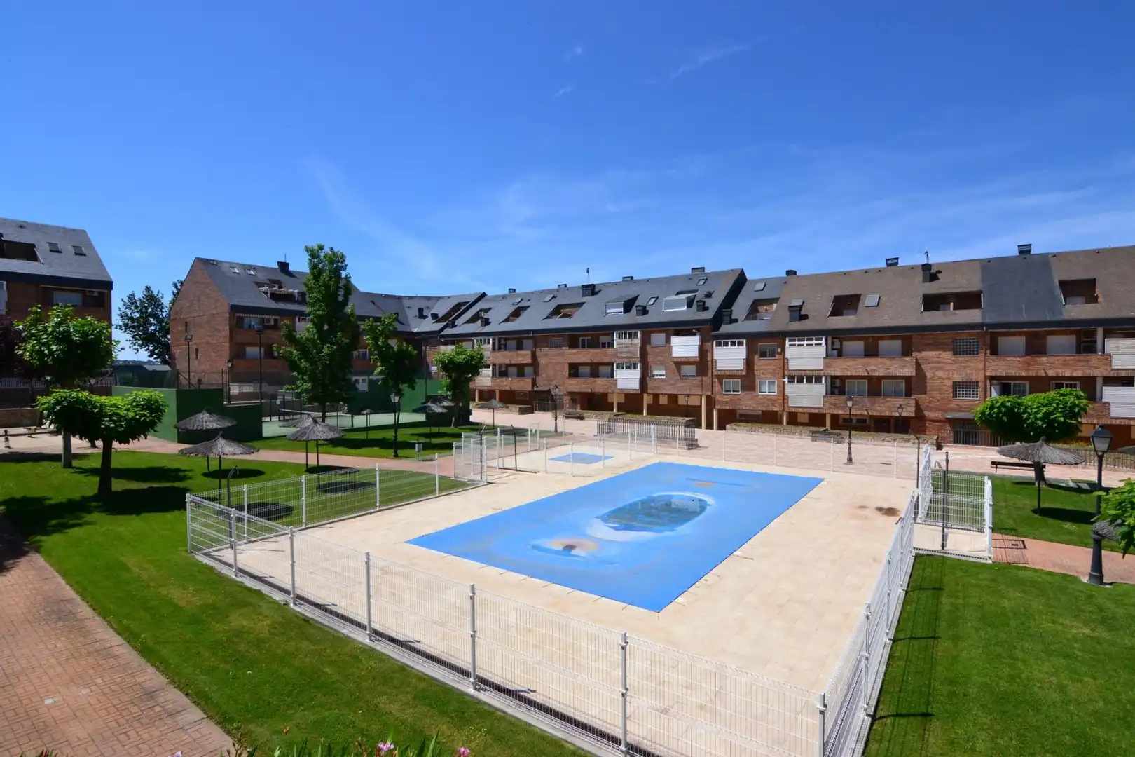 Piscina de Piso en venta en Villanueva del Pardillo con Calefacción, Terraza y Trastero