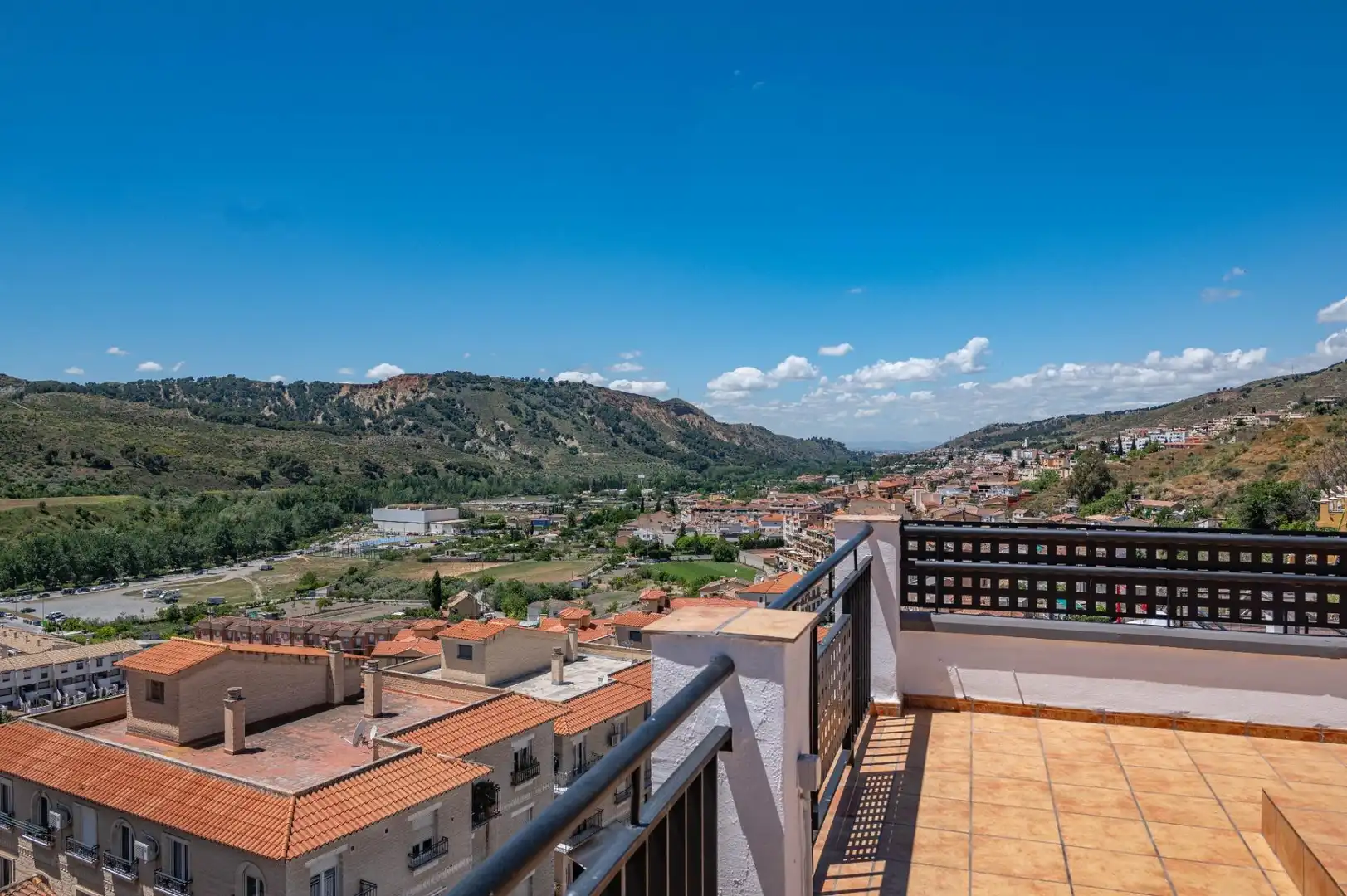 Terrassa de Pis en venda en Cenes de la Vega amb Calefacció, Balcó i Piscina comunitària