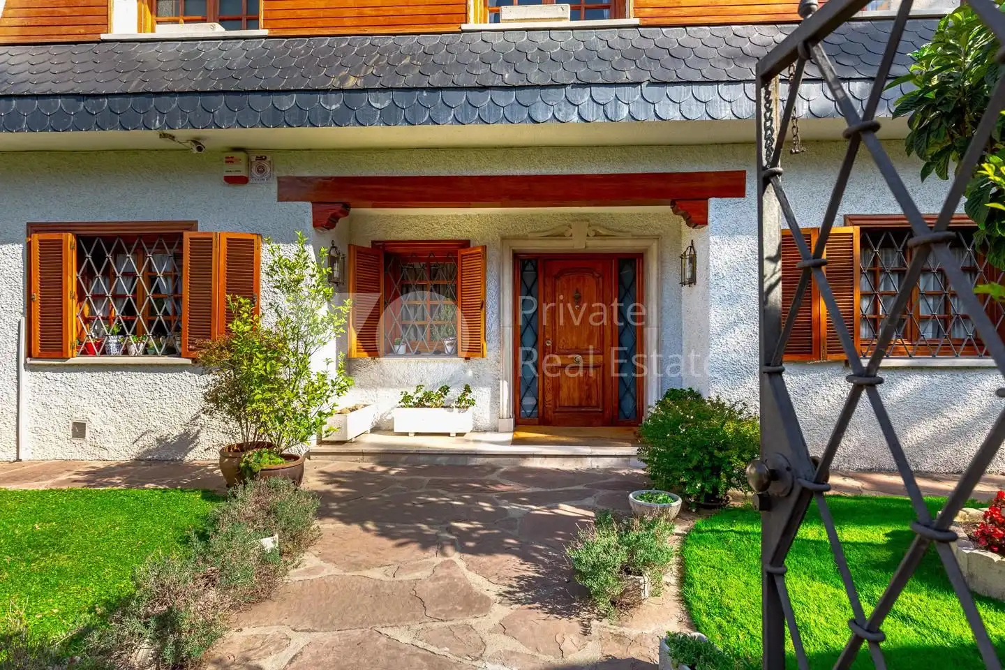 Vista exterior de Casa o chalet en venta en Madrid con Aire acondicionado, Calefacción y Jardín privado