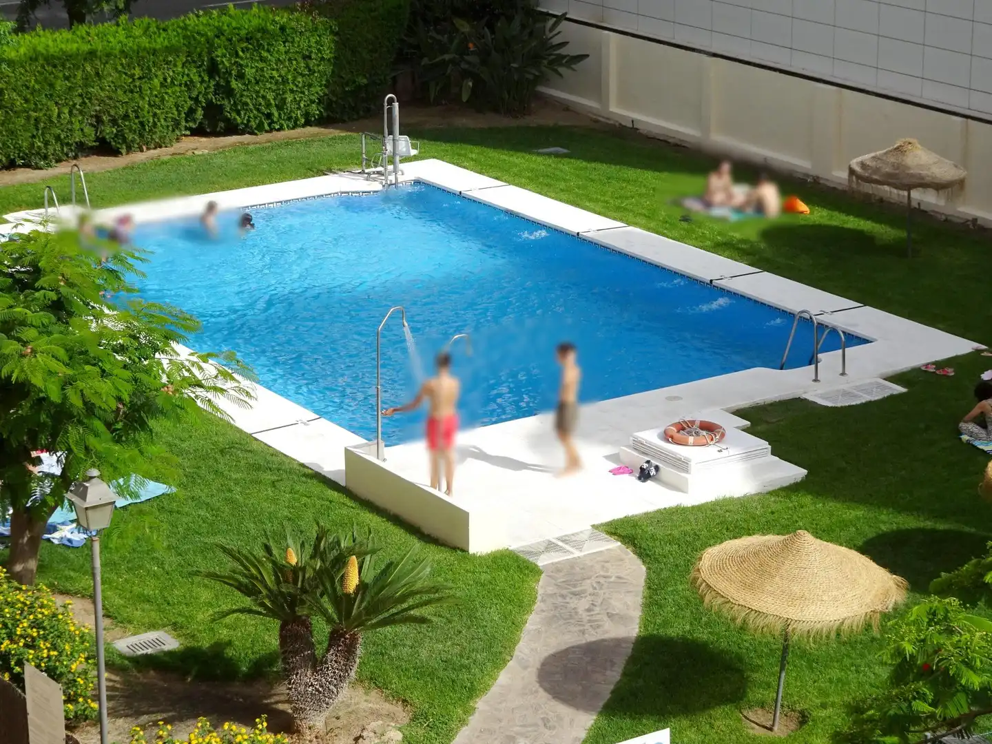Schwimmbecken von Wohnung zur Miete in Málaga mit Klimaanlage, Privatgarten und Terrasse